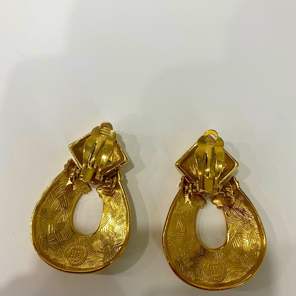 Authentic vintage Givenchy logo clip on earrings - Picture 5 of 8